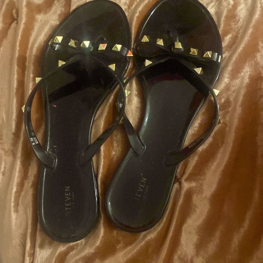 Sandles with a bow and gold embellishments by Steve Madden